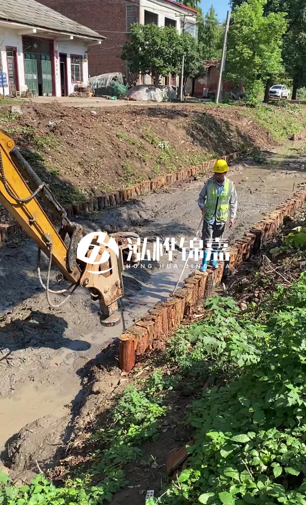 寧德河道清淤專業(yè)施工-挖掘機清理河底淤泥的深度如何控制？