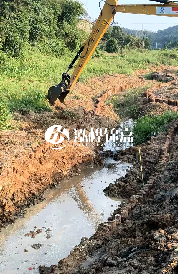 十堰河道清淤專業(yè)施工-打完松木樁后清理淤泥費(fèi)用高不高？