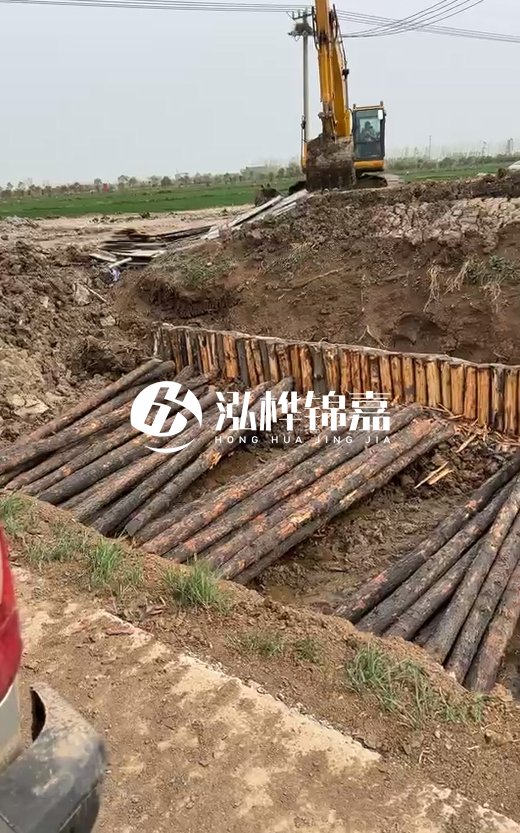 5米大頭16松木樁多少錢一根？按小頭報(bào)價(jià)貴還是大頭報(bào)價(jià)貴？