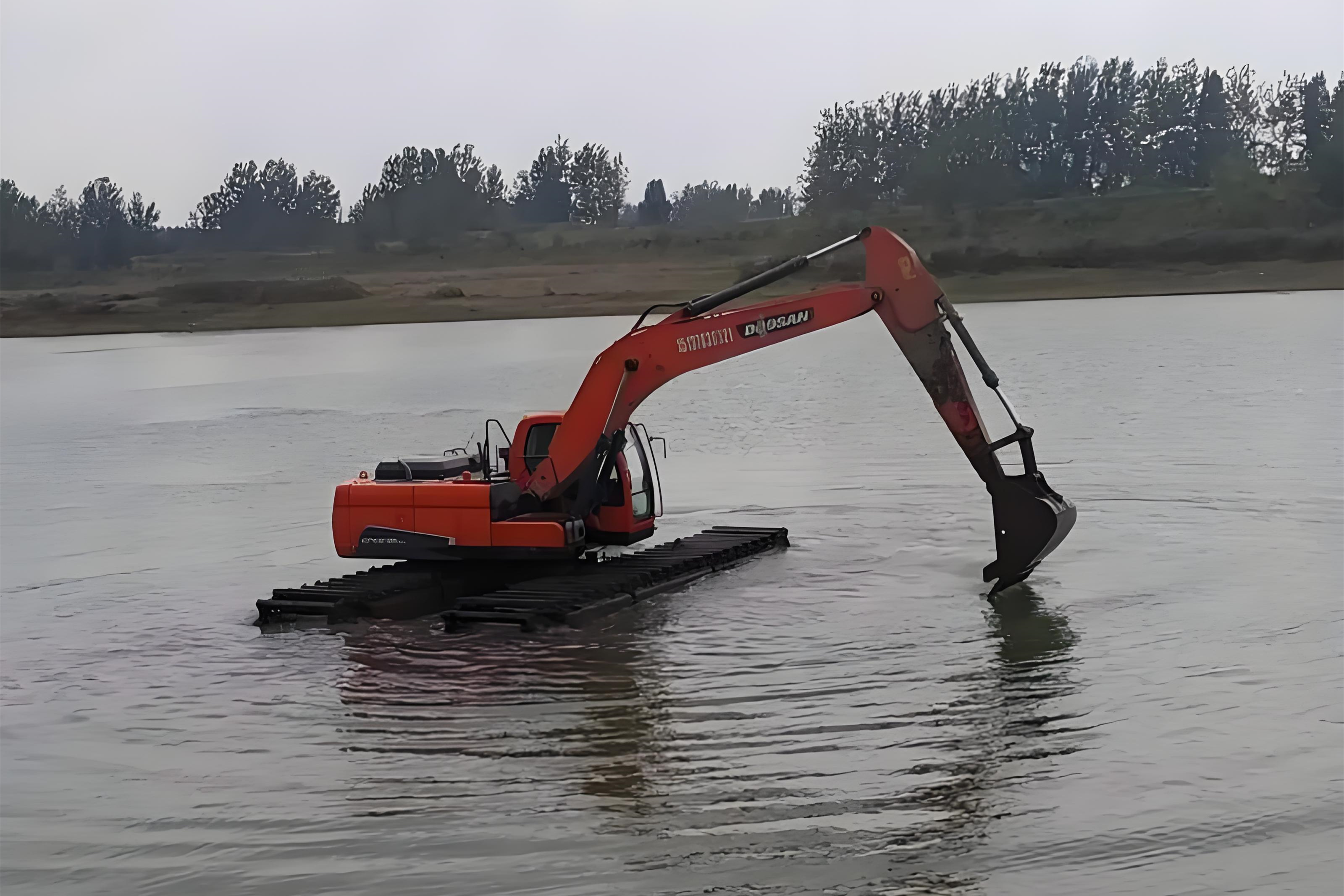 南昌水挖清淤團隊泓樺錦嘉-大面積沼澤地清淤總價一般什么范圍？