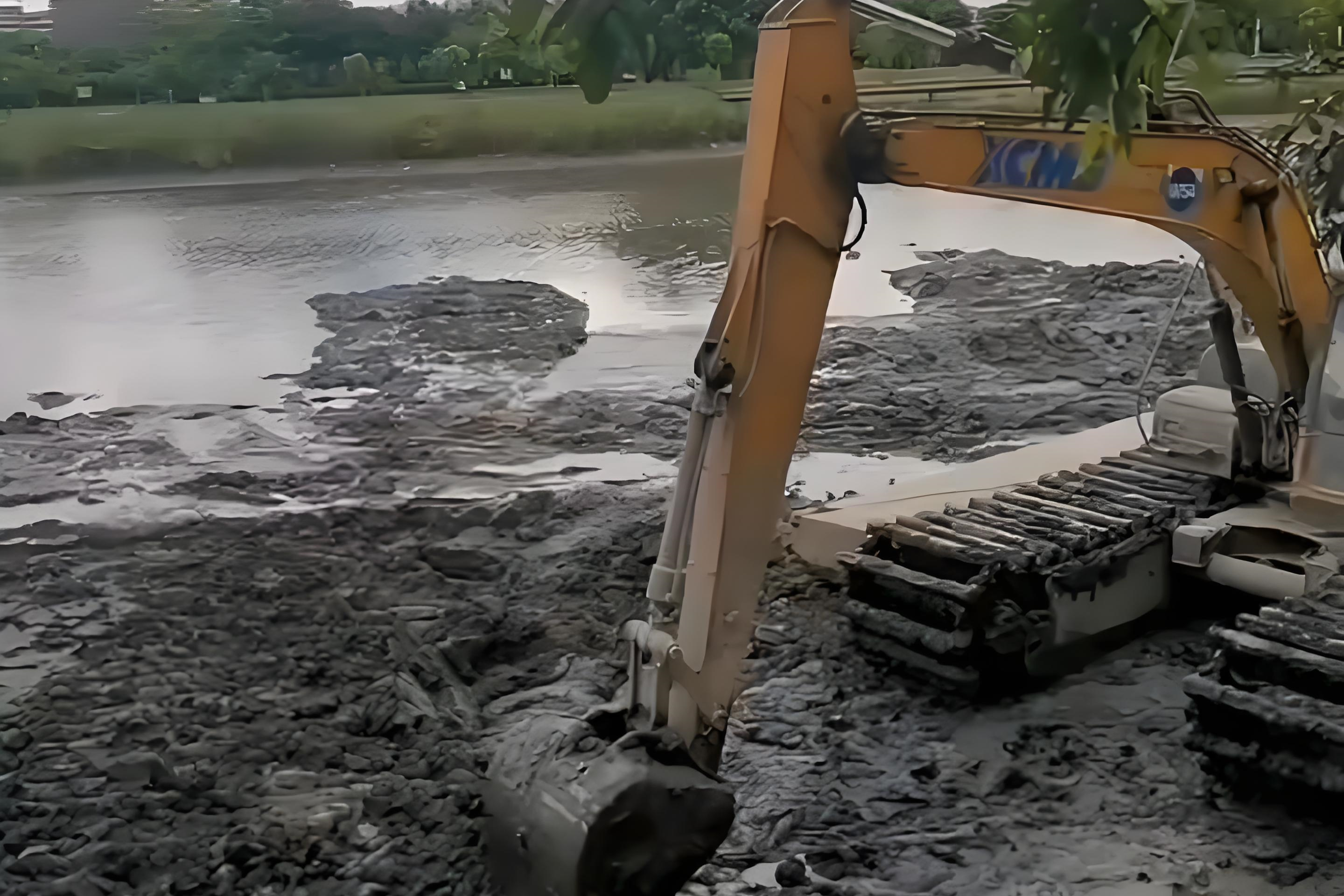 廣東東莞挖機(jī)清淤施工隊(duì)-水塘清淤需要請(qǐng)專業(yè)隊(duì)伍嗎？