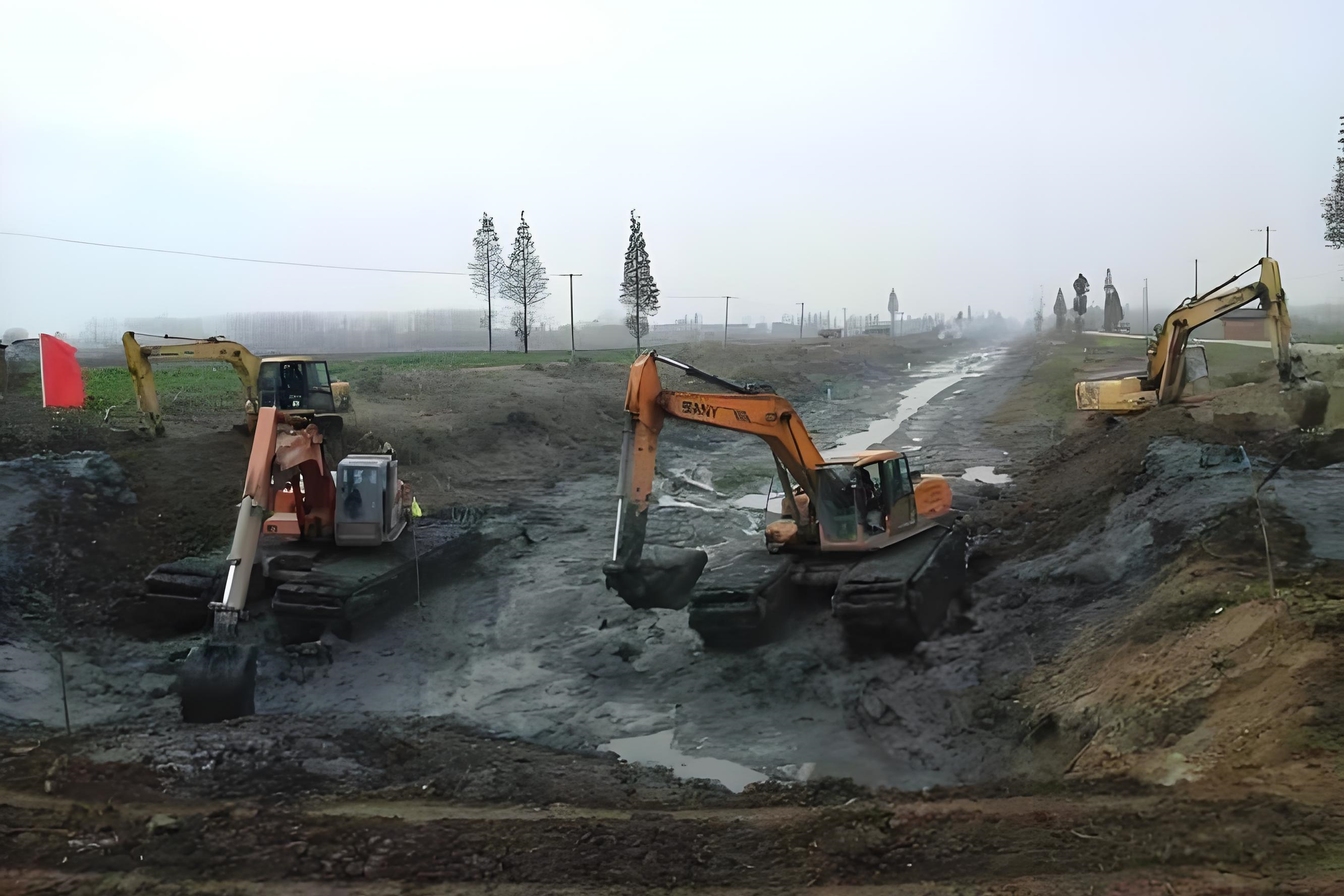 浙江溫州挖機(jī)清淤施工隊(duì) - 沼澤地清淤可否用長(zhǎng)臂挖機(jī)替代人工？