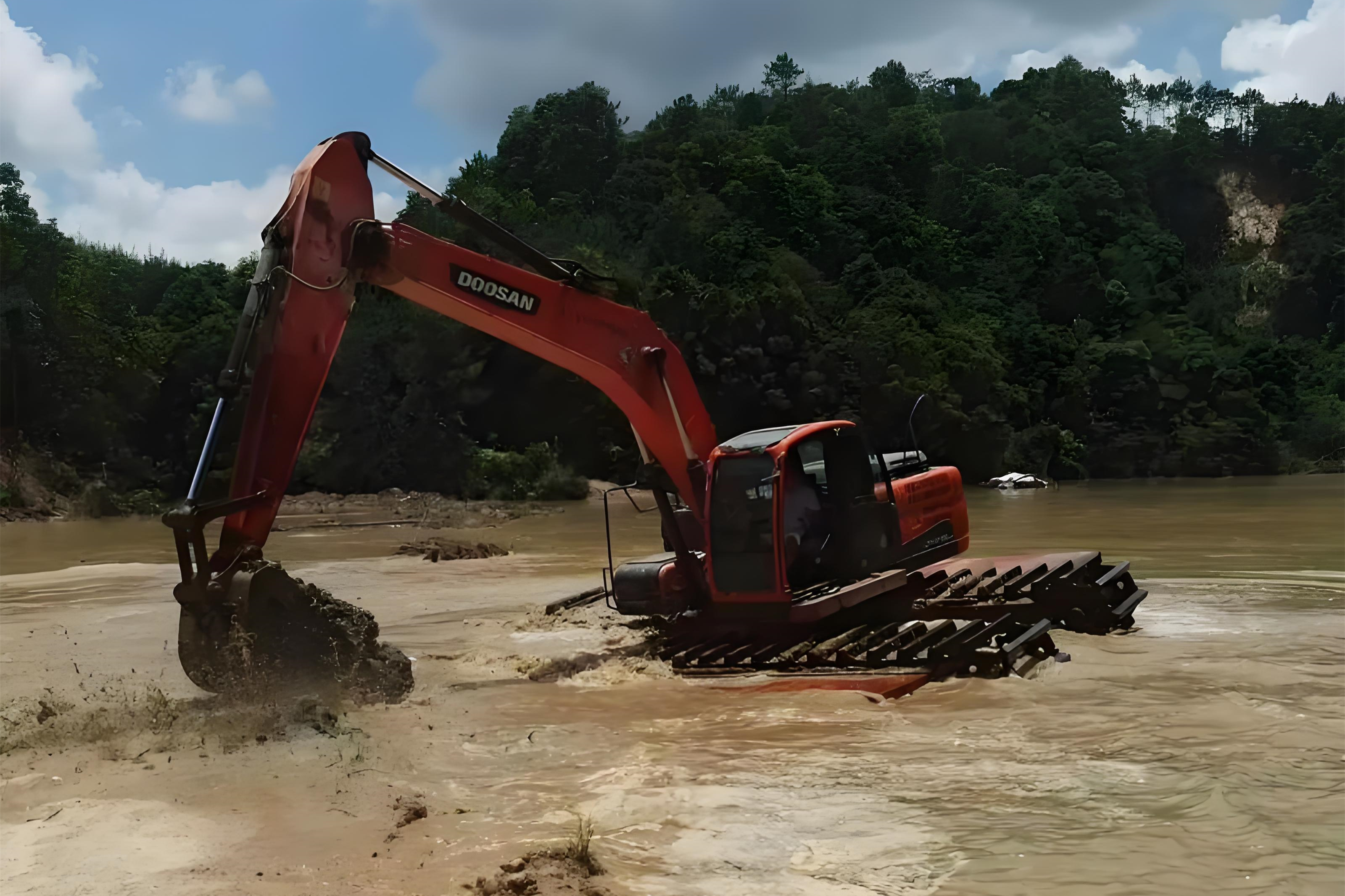 浙江杭州挖機(jī)清淤施工隊(duì)-沼澤地清淤需要先排水嗎？