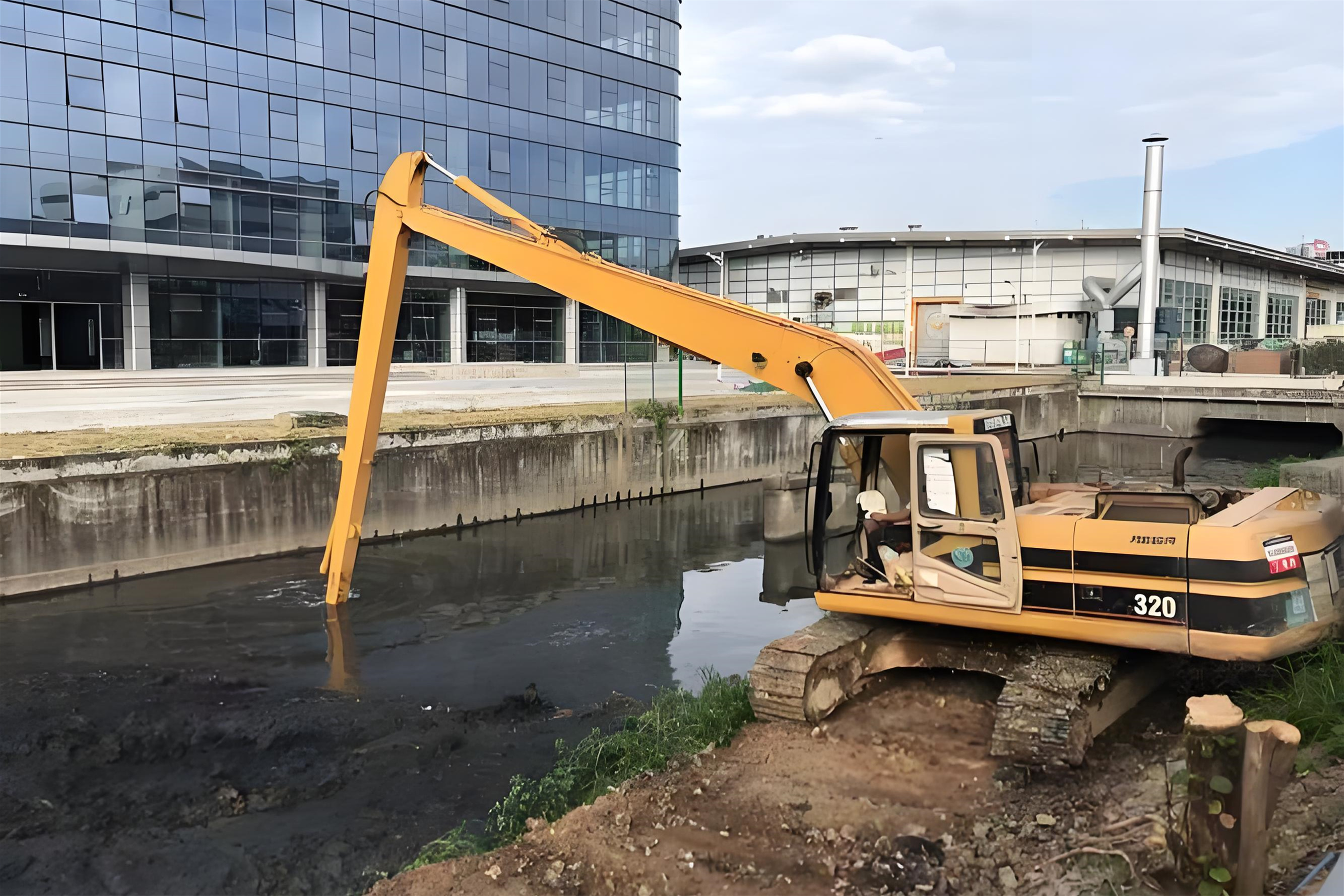 北京豐臺(tái)區(qū)水上挖機(jī)清淤隊(duì)-沼澤地清淤后土壤如何處理？