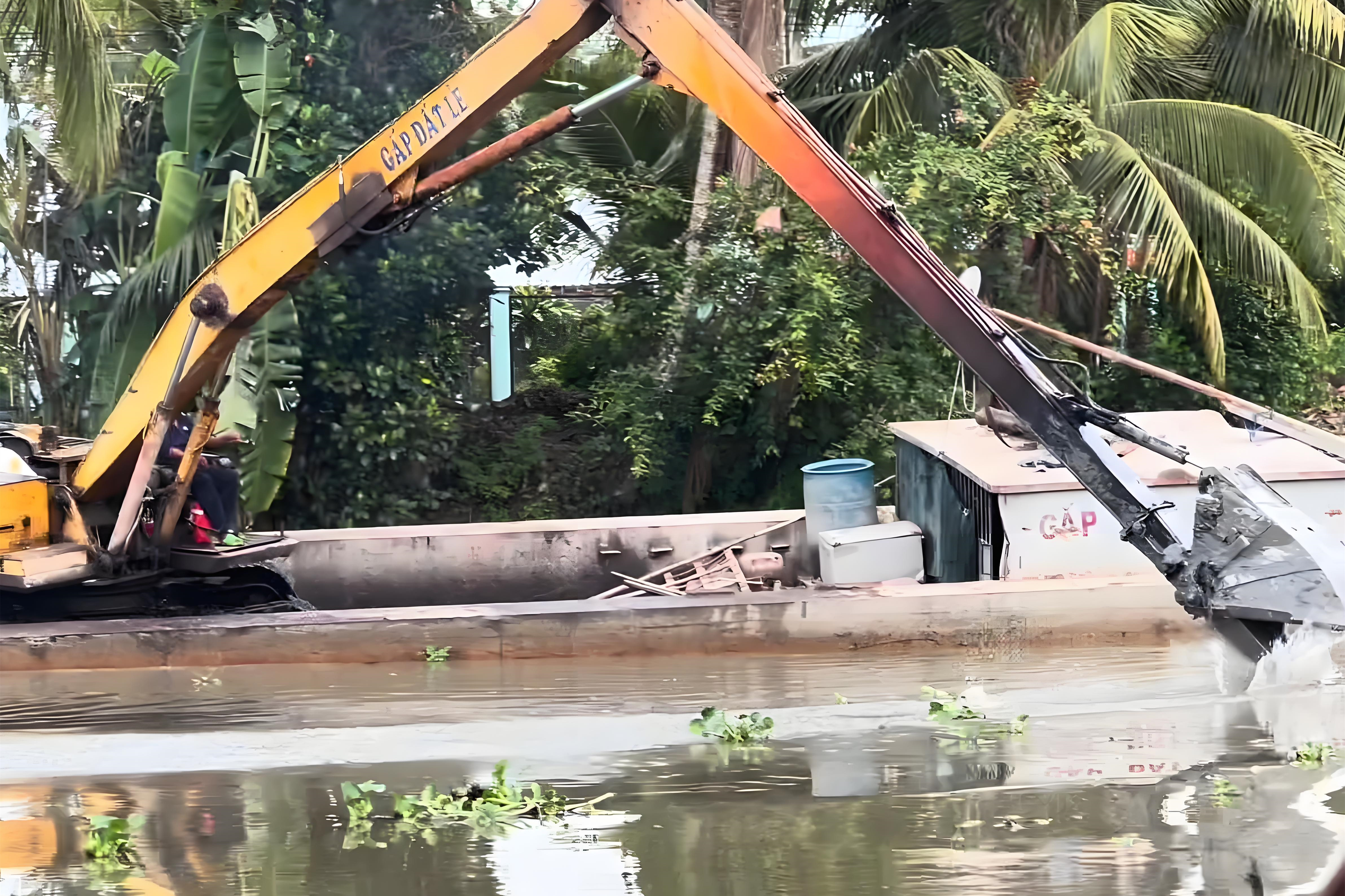 重慶黔江水上挖機(jī)清淤隊(duì) - 挖機(jī)清淤的施工范圍受哪些因素限制？?